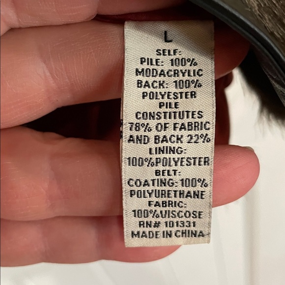 Refuge Brown/gray/tan Faux Fur large Vest with removable Belt. EUC - Picture 4 of 7